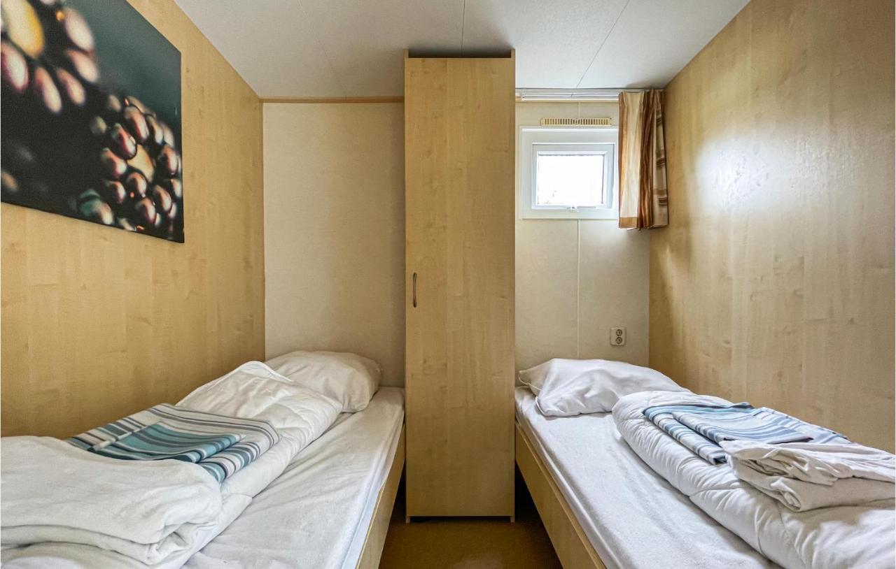 3 Bedroom Stunning Stacaravan In Tzummarum Exteriör bild
